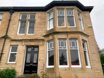 Professional sash window painting of house in Newlands, Glasgow