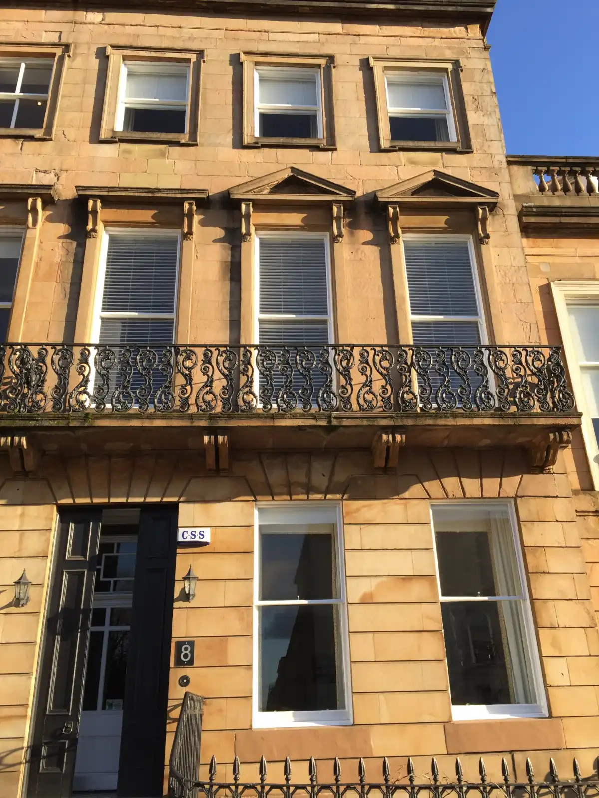 sash window painting townhouse park circus glasgow